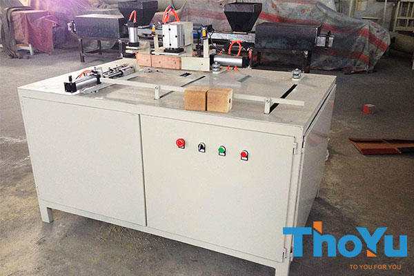 Automatic pallet block cutting machine