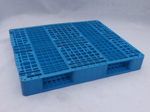 Plastic injection pallet